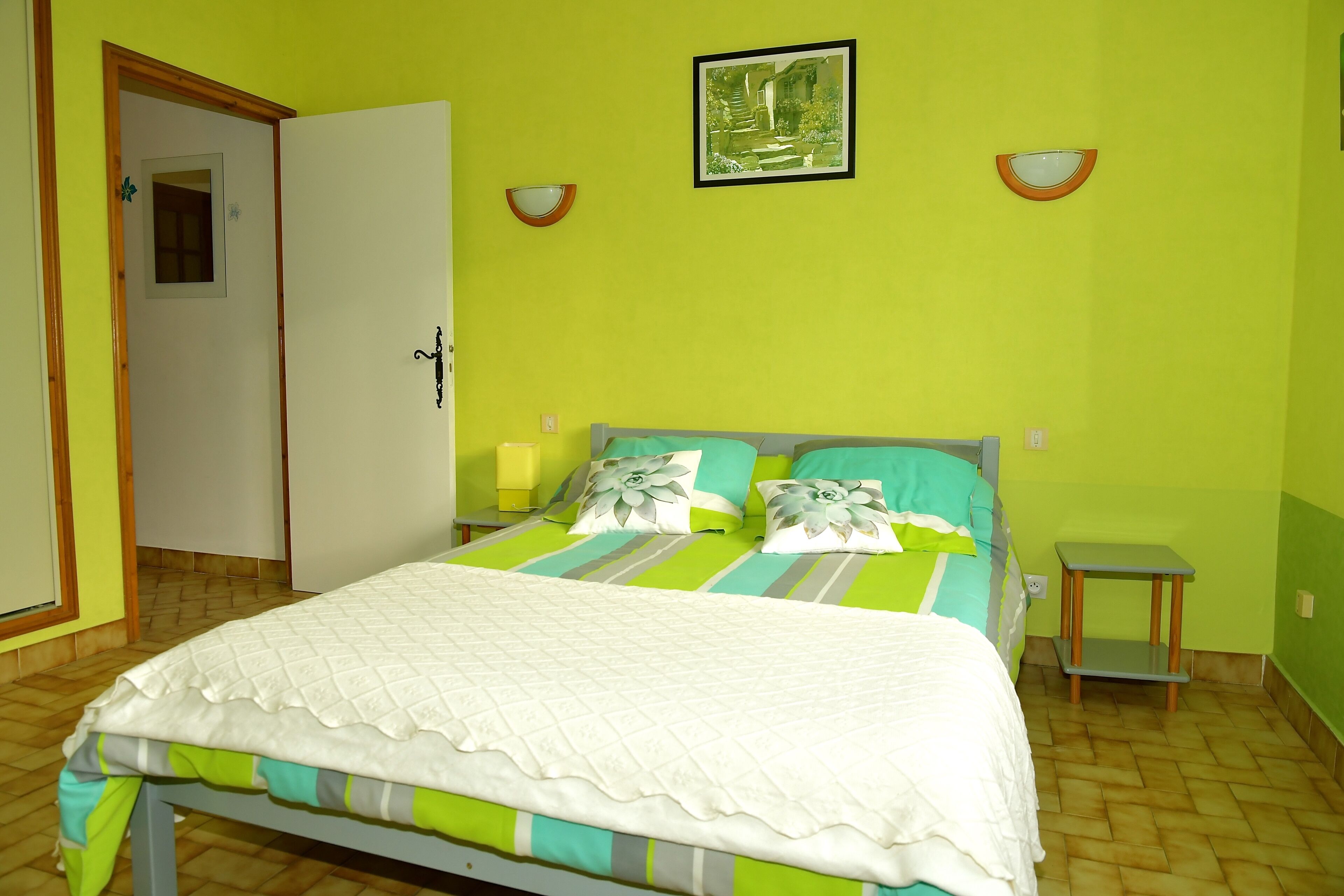 A FEW MINUTES FROM THE GORGES DE L'ARDECHE HOLIDAY HOUSE FOR 10 PEOPLE