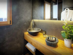 Bathtub, hair dryer, towels - Chalet Stellaone - French Alps base for 12, spa & views - OVO Network (La Clusaz)