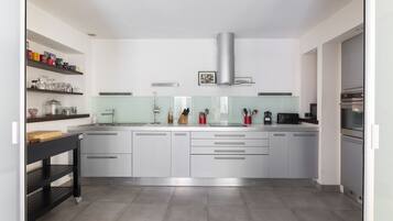 Réfrigérateur, micro-ondes, four, lave-vaisselle