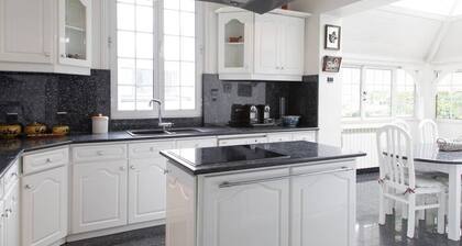 Superb mansion house in millstone