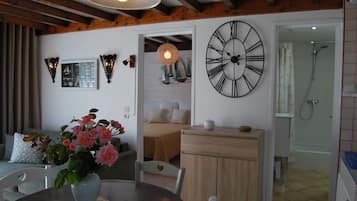 1 chambre, fer et planche Ă  repasser, Wi-Fi gratuit, draps fournis