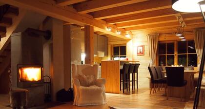 Gemuetliches Chalet, 3 Schlafzi./ 3 Baeder/Sauna bis 9 Pers. Skisaison Okt.-Mai