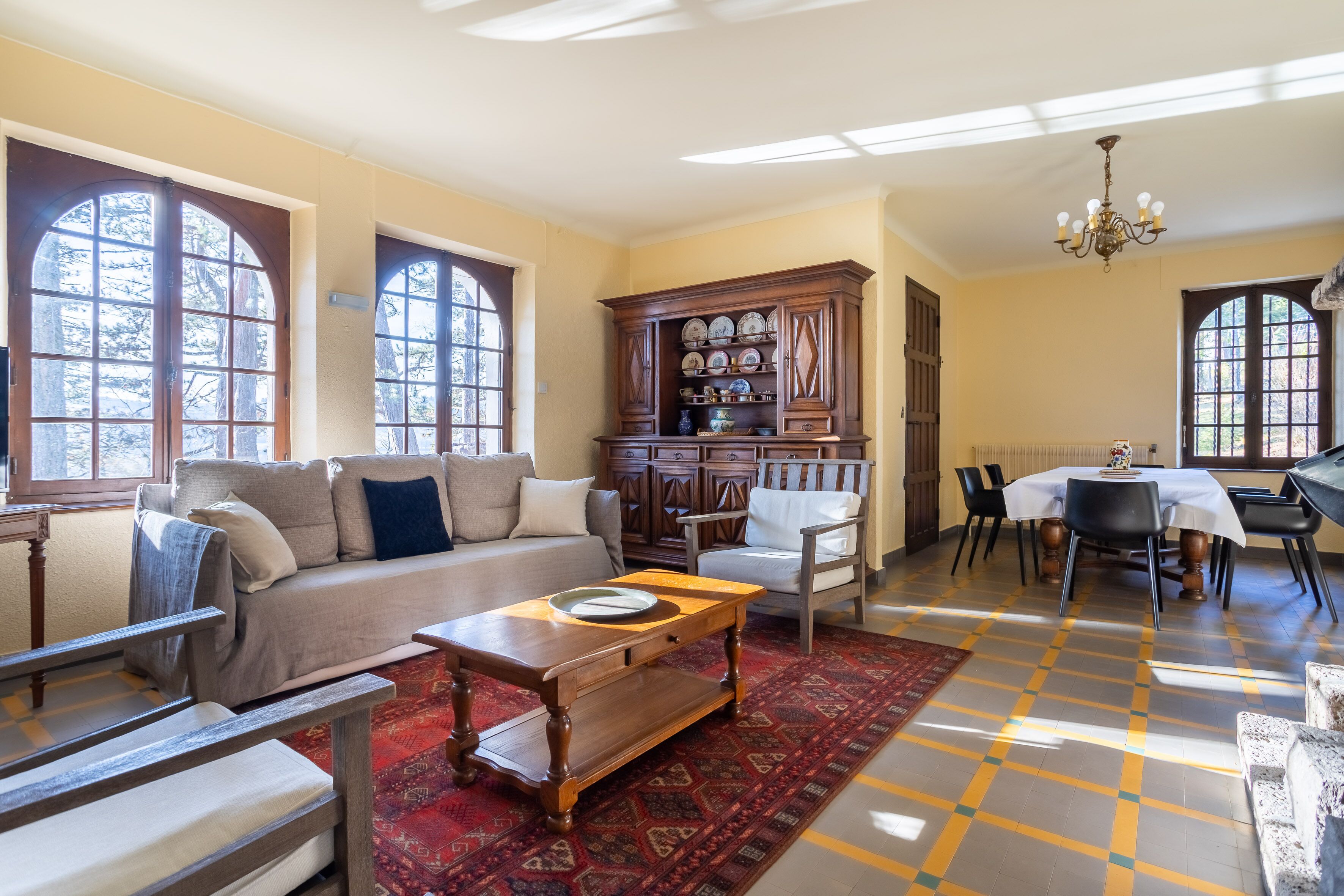 Smart TV, fireplace, foosball, table tennis