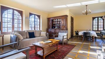 Smart TV, fireplace, foosball, table tennis