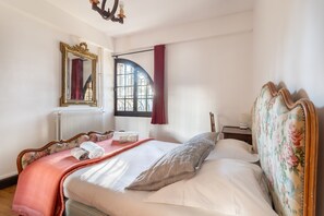 4 bedrooms, iron/ironing board, WiFi