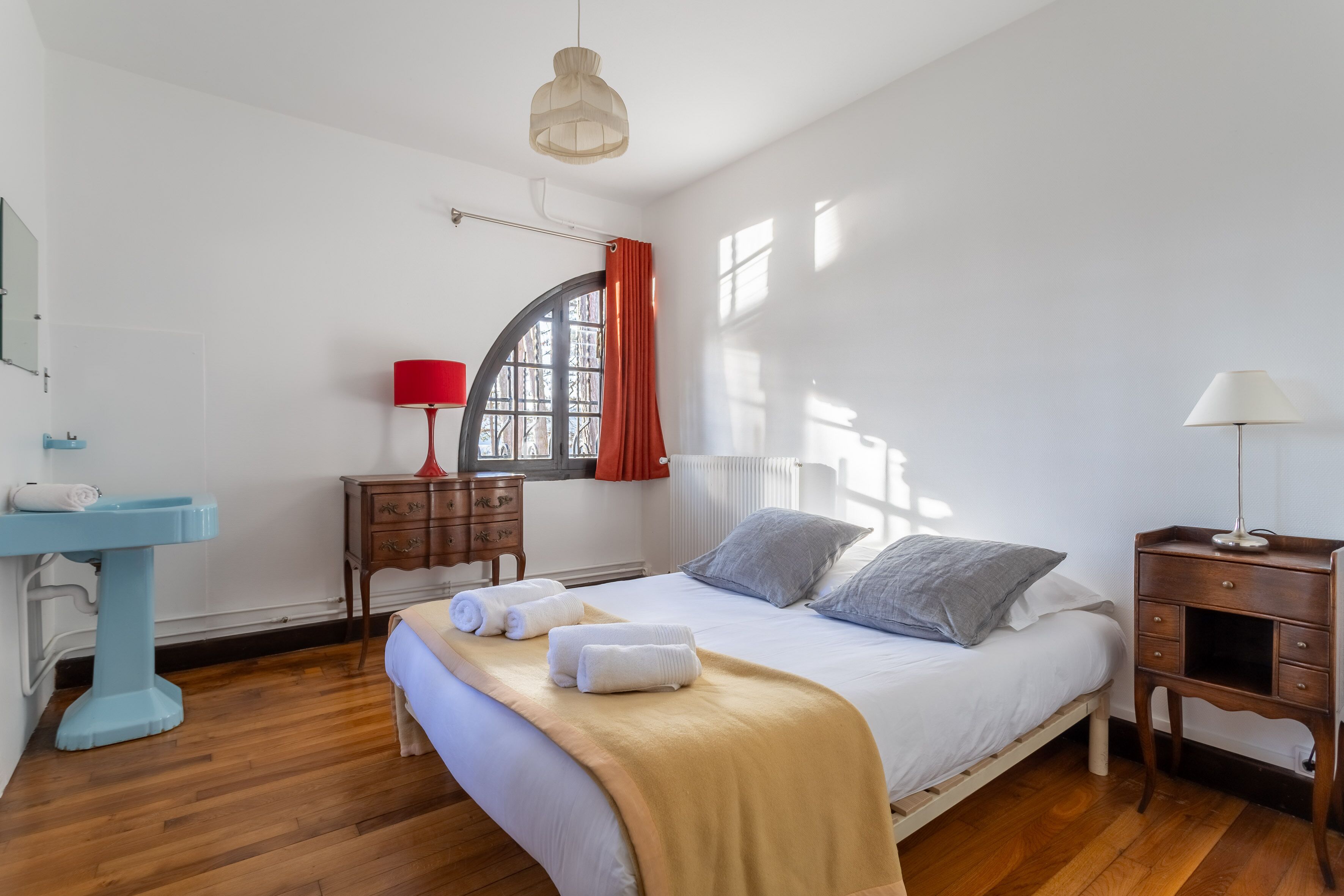 4 chambres, fer et planche à repasser, Wi-Fi gratuit