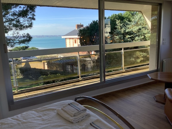 4 bedrooms, iron/ironing board, travel cot, free WiFi