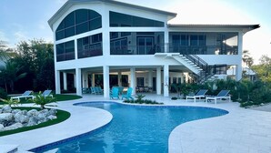 A modern two-story house with a swimming pool. - 5 bedrooms, Heated/Chilled  Pool, Open Water Views, Boat Dockage, Sleeps 13--15, (Marathon)