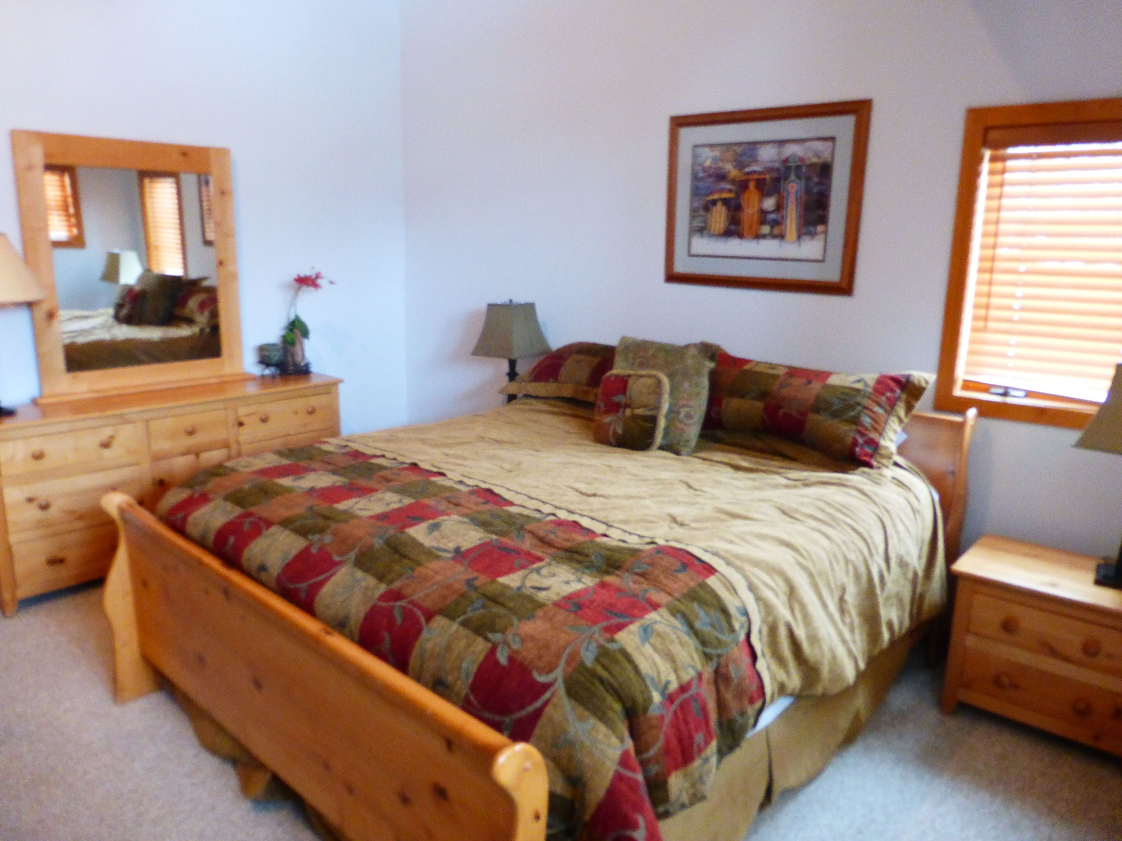 Townhouse Sleeps 6-8, Fabulous! Walk to Main Street