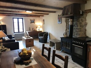 Fireplace, books, stereo