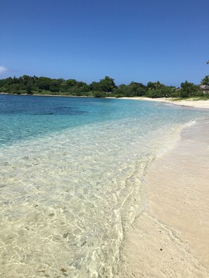 Solsenger og strandhåndklær