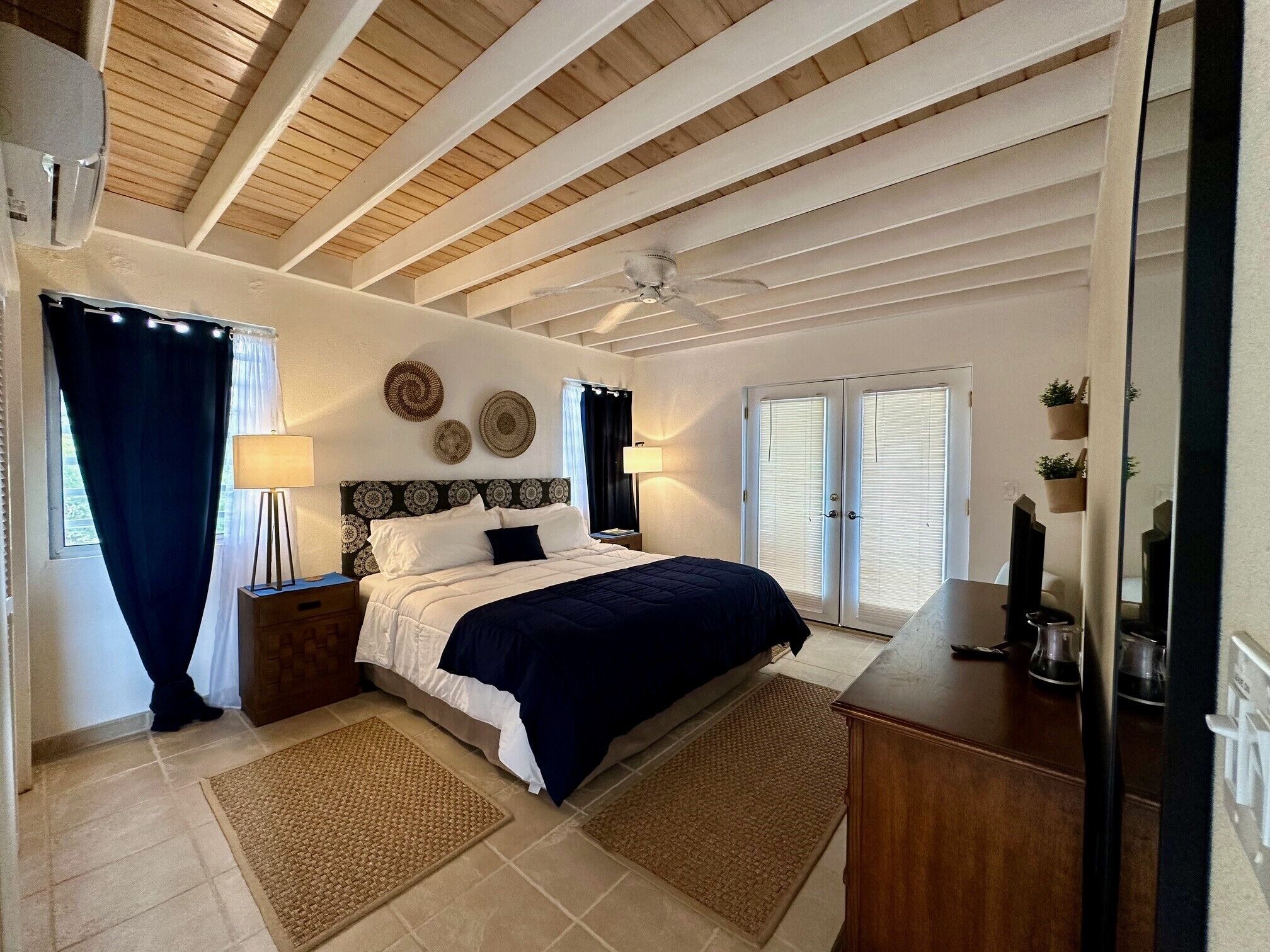 3 bedrooms, in-room safe, iron/ironing board, free WiFi