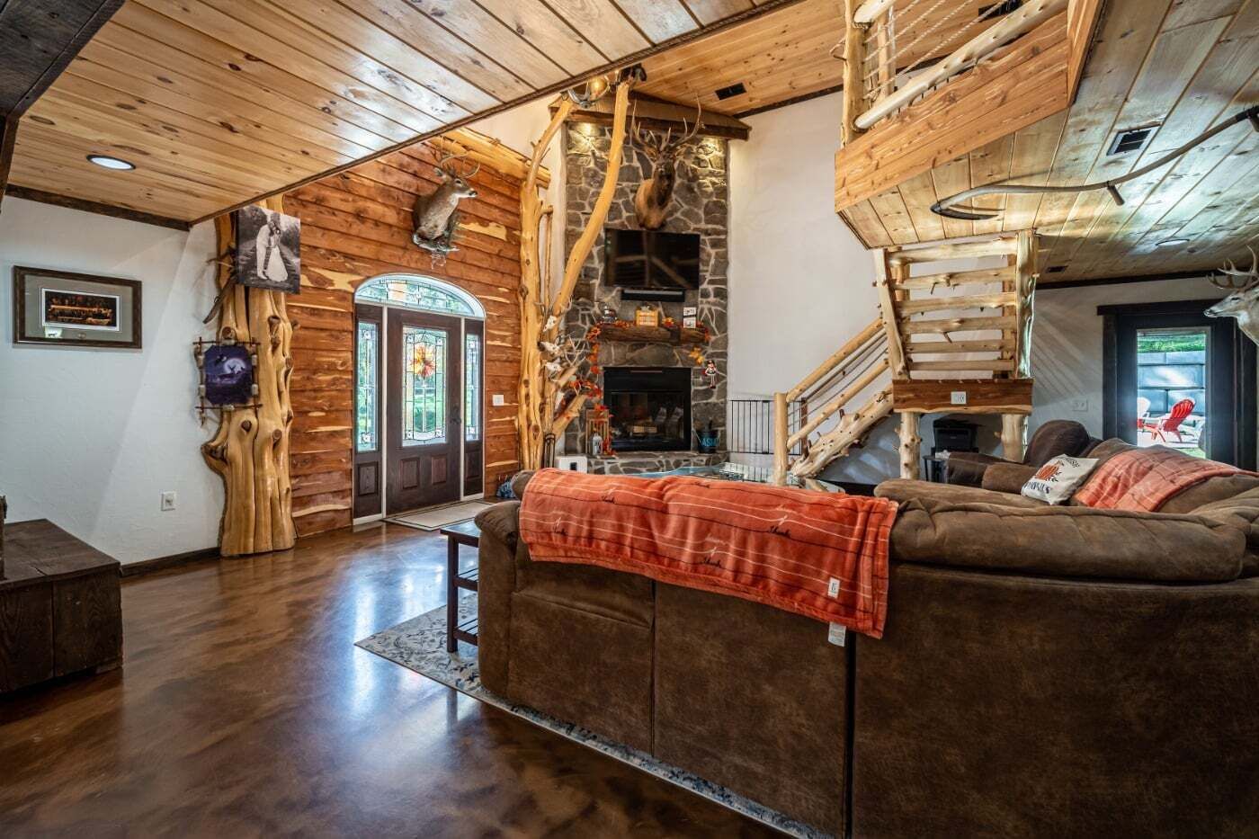 Secluded Private Cabin with Pool, hot tub, fireplace & so much more