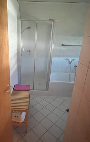 Handtücher, Seife, Toilettenpapier