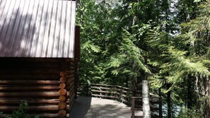 Property grounds - Montana log cabin get away next to Glacier National Park (Columbia Falls)