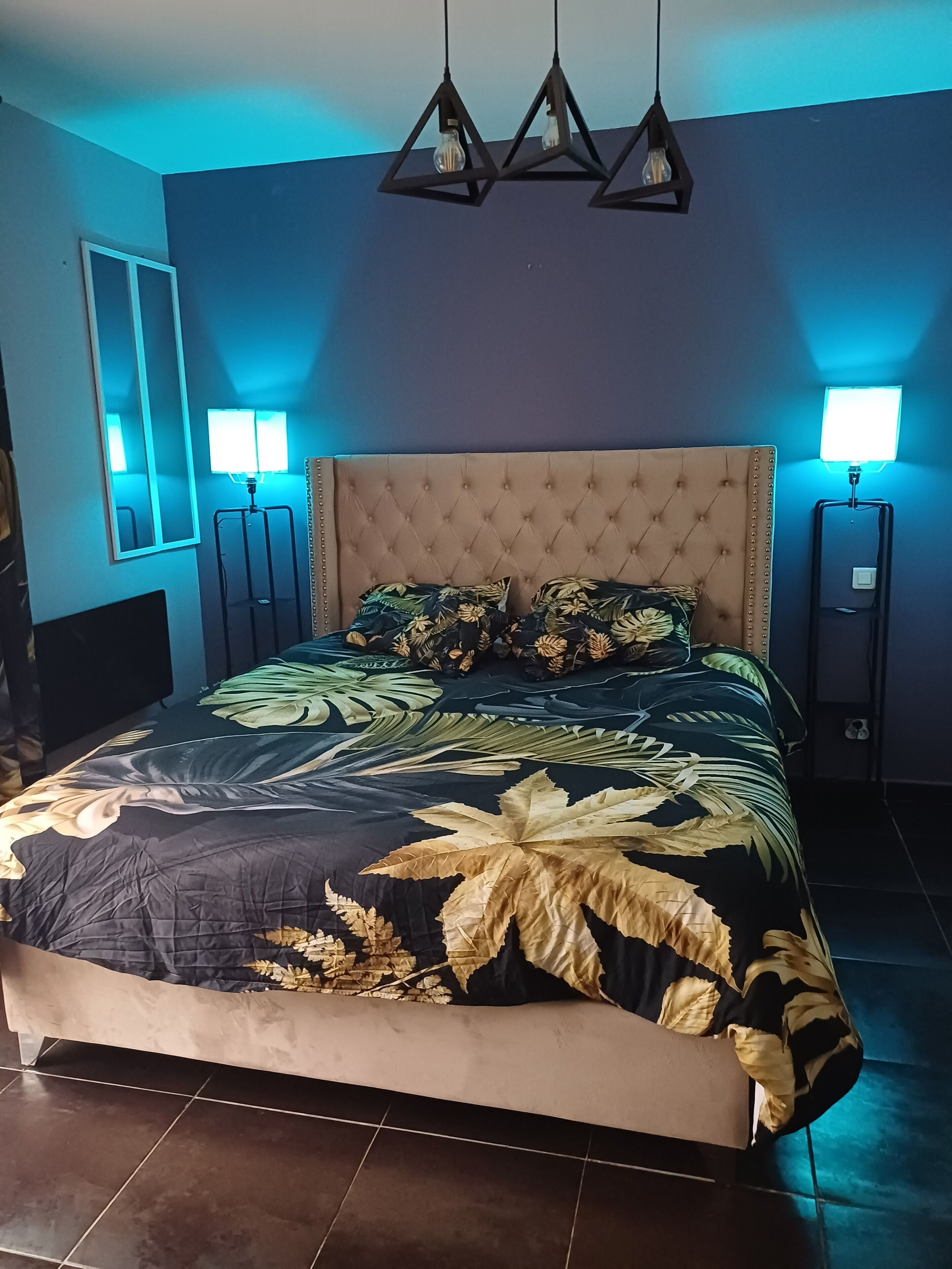 5 slaapkamers, een bureau, een strijkplank/strijkijzer, gratis wifi