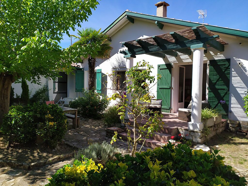 House with garden near the beaches