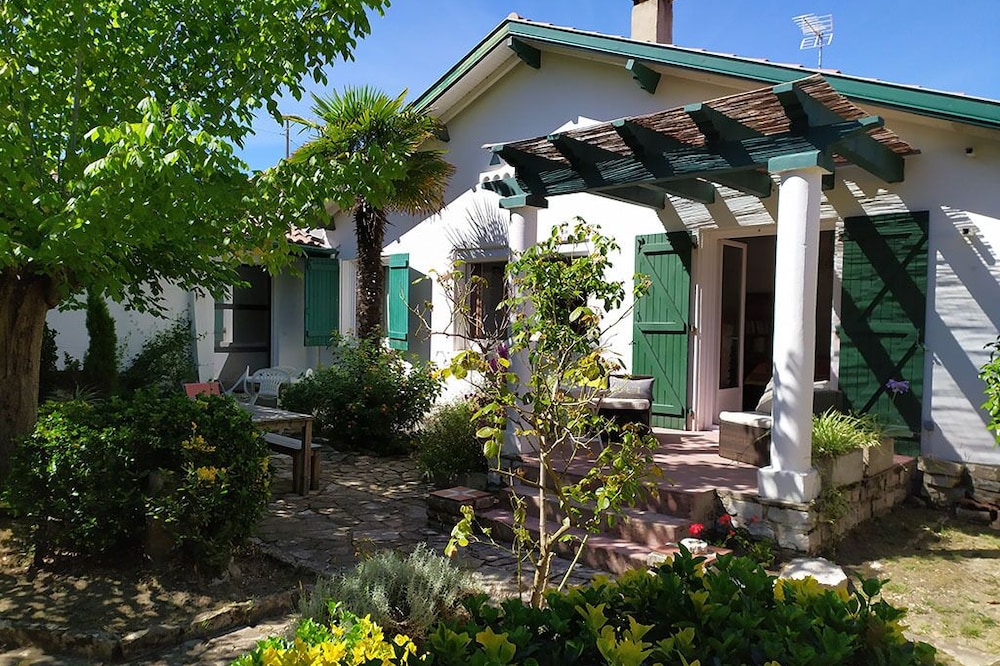 House with garden near the beaches