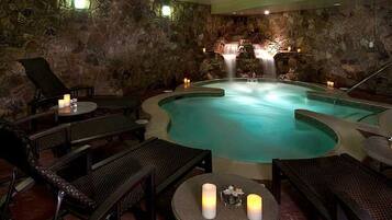 Alberca techada y alberca climatizada