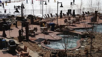 Een binnenzwembad, een verwarmd zwembad