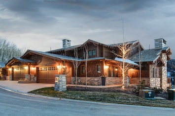 This Modern Mountain Home offers 4 Bedrooms, 2 Indoor & 2 Outdoor Living Spaces
