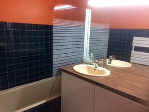 Bathtub, hair dryer