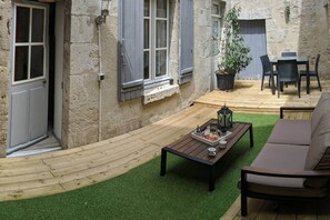 Outdoor dining - Cheverny apartment with private courtyard in the center of Blois (Blois)