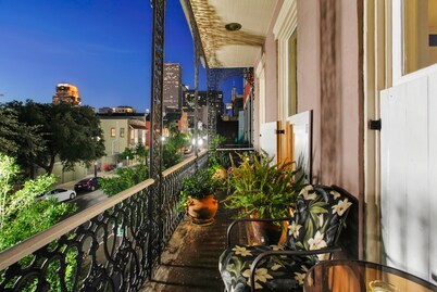 Les Carillons - Arts District Gem 
Large Groups Welcome!  Pool! Elevator!