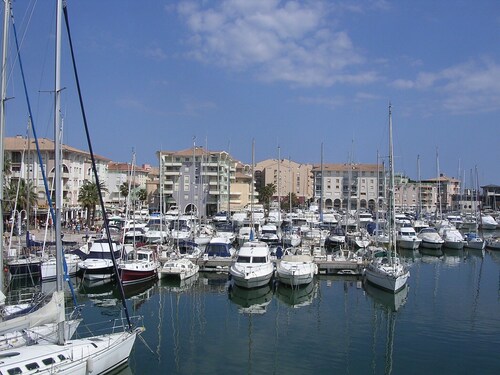 Fréjus beach T3 air-conditioned by the sea with terrace