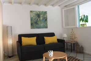 Smart TV, libri, impianto stereo