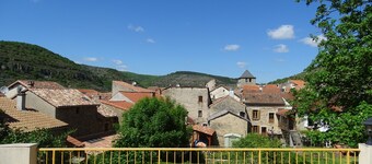 l'oustalou: house located 18 km from Millau in the village of St Rome de Tarn