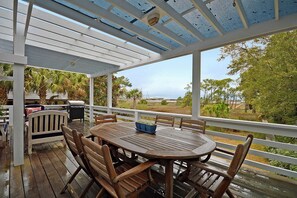 Outdoor dining - Deep Water Dock & Close to Beach (Folly Beach)
