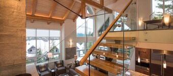 Chalet Champagne Luxury. TRUE ski in/out, 4 bed/4 bath Magnificent Views Hot Tub