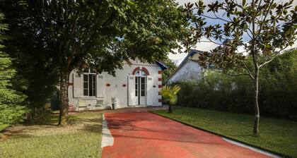 Pretty renovated house in the Abatilles Moulleau district 700 m from the beach 6 pers
