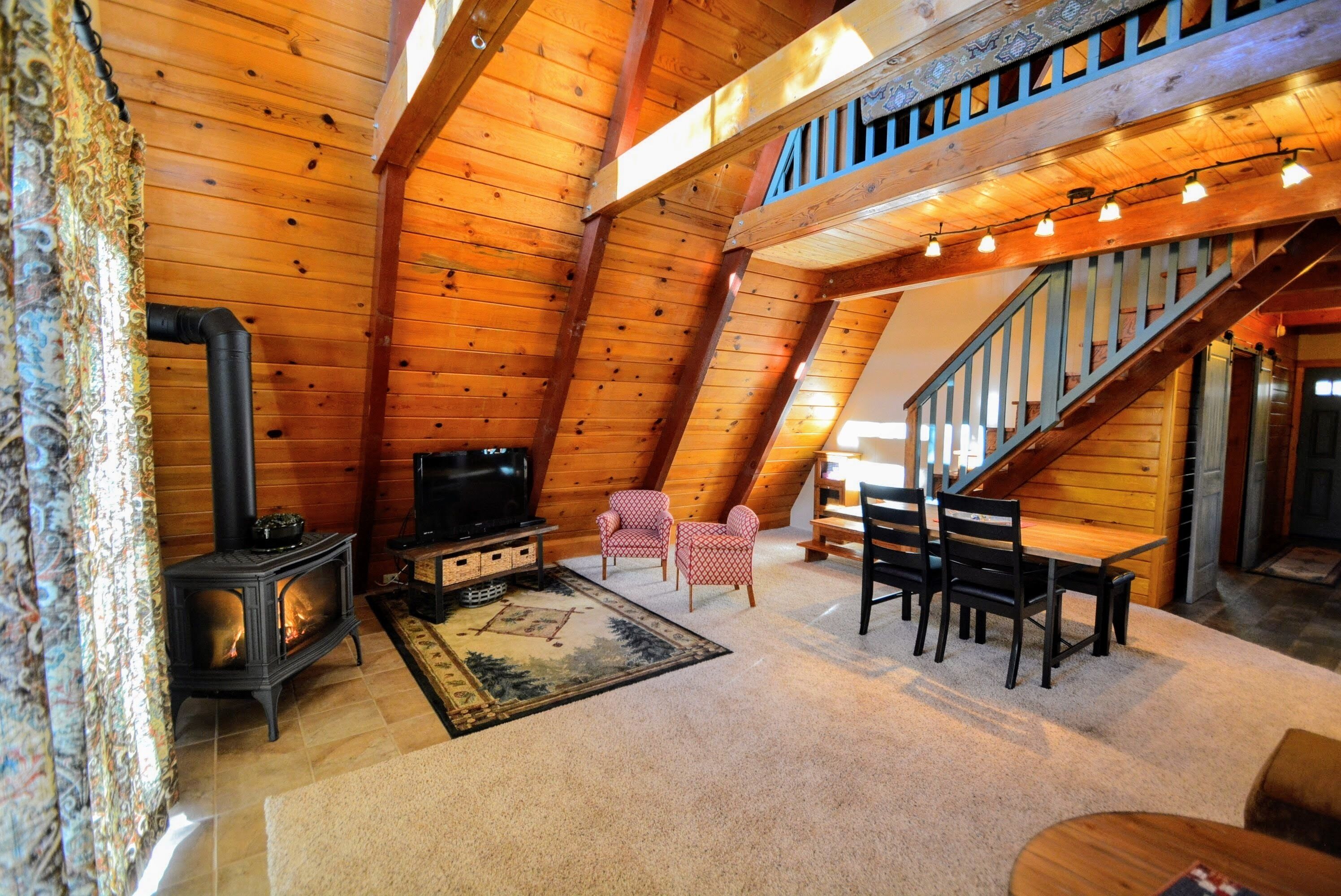 Welcome to Brown Bear Hideaway, peaceful and cozy in Blue Lake Springs.