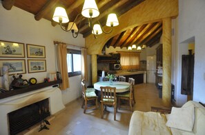 TV, peis, DVD-spiller og fotballspill