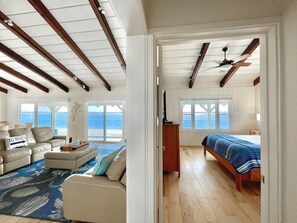 4 bedrooms, desk, iron/ironing board, travel cot - Prime Waterfront Home on Sail Bay! (San Diego)