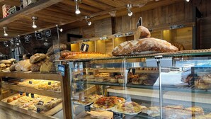 A bakery display case with various baked goods, including bread, pastries, and pies. - Apartment 4 to 6 people, 52m2, Chatel, Linga, ski Portes du Soleil, MultiPass  (Châtel)