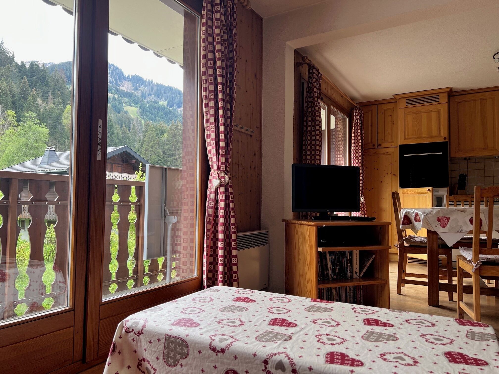 3 chambres, fer et planche à repasser, lit parapluie, Wi-Fi gratuit