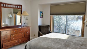 4 bedrooms, iron/ironing board, travel crib, free WiFi