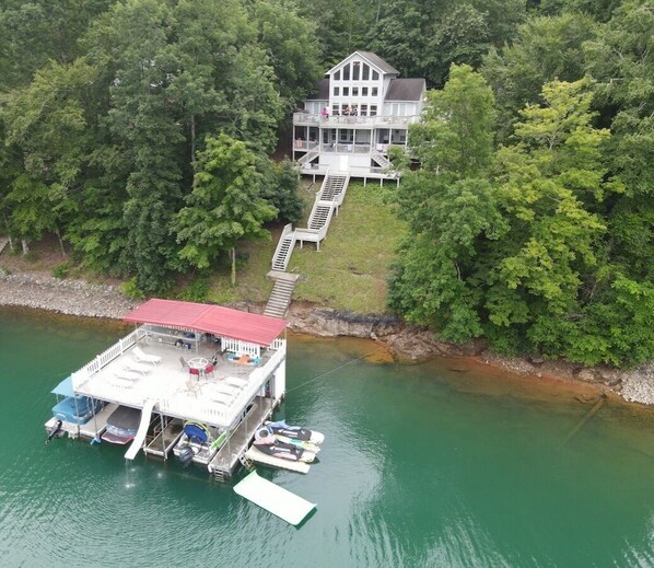 Covered Bar & Dock Safe Cove 360LB ICE MACHINE Slide Hottub 4MstrBd