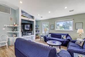 TV, DVD player, table football, stereo