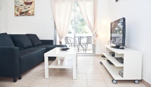 Your Home Away From Home In The Center Of Tel Aviv & 5 Minutes From The Beach