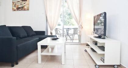 Your Home Away From Home In The Center Of Tel Aviv & 5 Minutes From The Beach