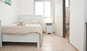 1 quarto, ferros/tábuas de passar roupa, acesso à internet