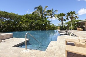 Een verwarmd zwembad