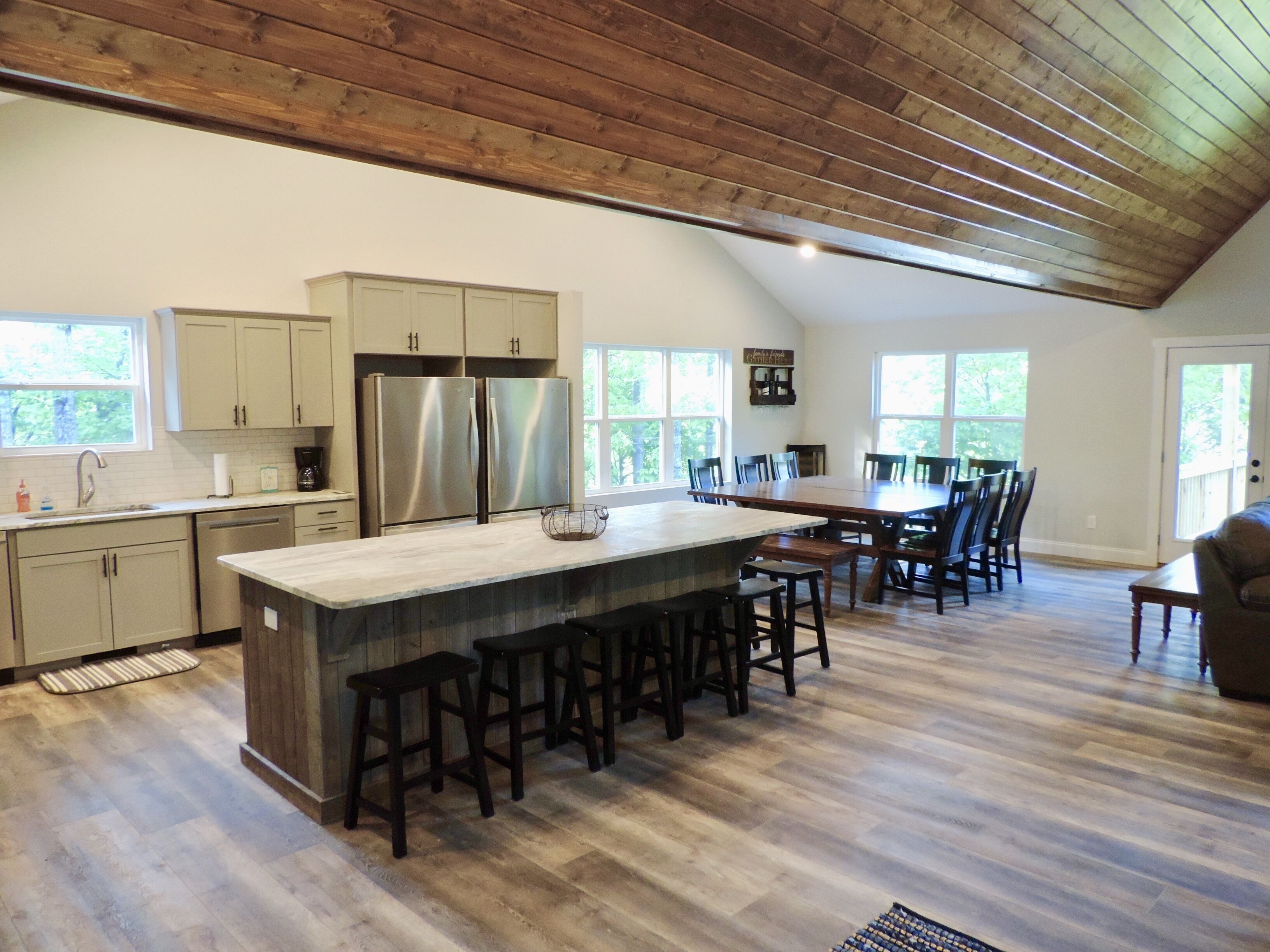 Christmas 2023 OPEN! Book 2024! Firepit. Dock/Slide in private Cove. HotTub