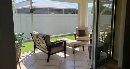 Walk to Lake Sumter Landing! Golf cart included!