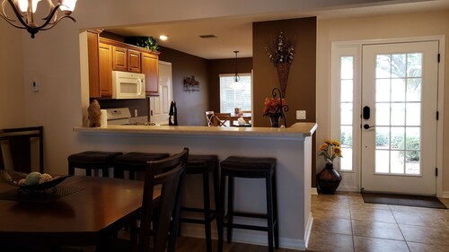 Walk to Lake Sumter Landing! Golf cart included!