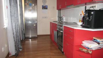 Microwave, oven, dishwasher, coffee/tea maker